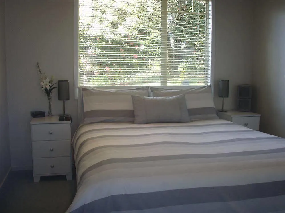 ***** לינה וארוחת בוקר טאורנגה Seascape Villa B&B ניו זילנד